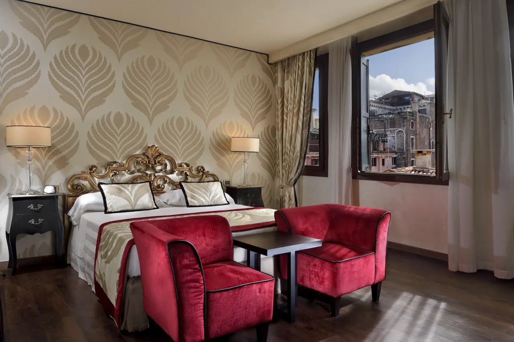 Superior Double room (full double bed)