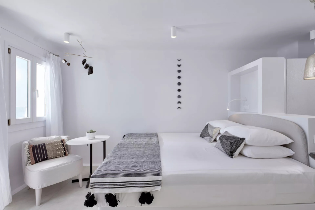 Cosmo Standard Double room (full double bed)