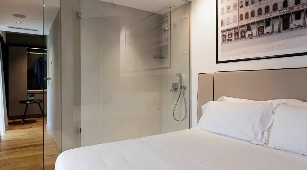 Honeymoon Suite