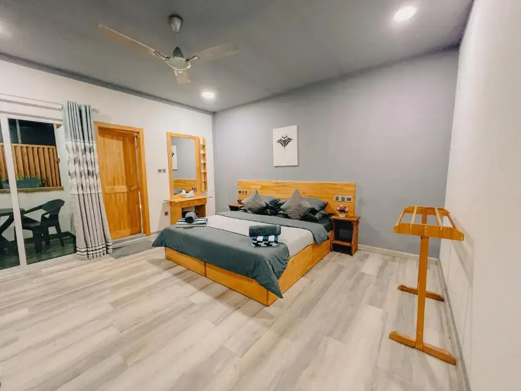 Deluxe Double room (full double bed)