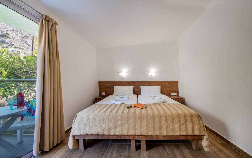 Double room (full double bed)