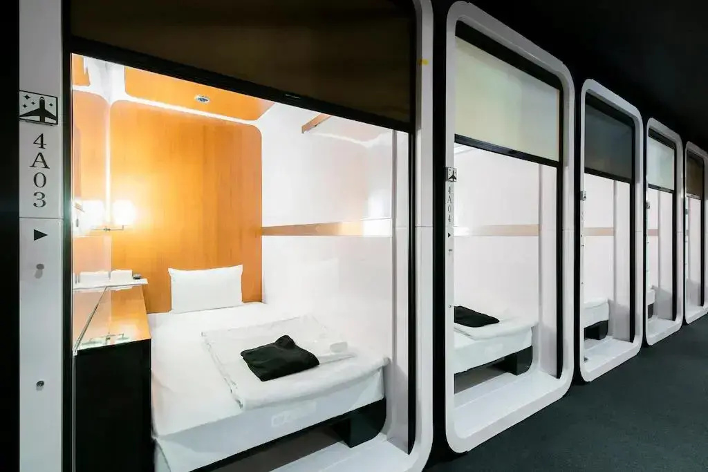 Business Class female Cabin