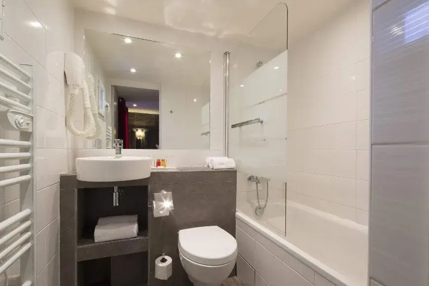 Пятиместный номер 2 Adjacent в Hotel Mondial