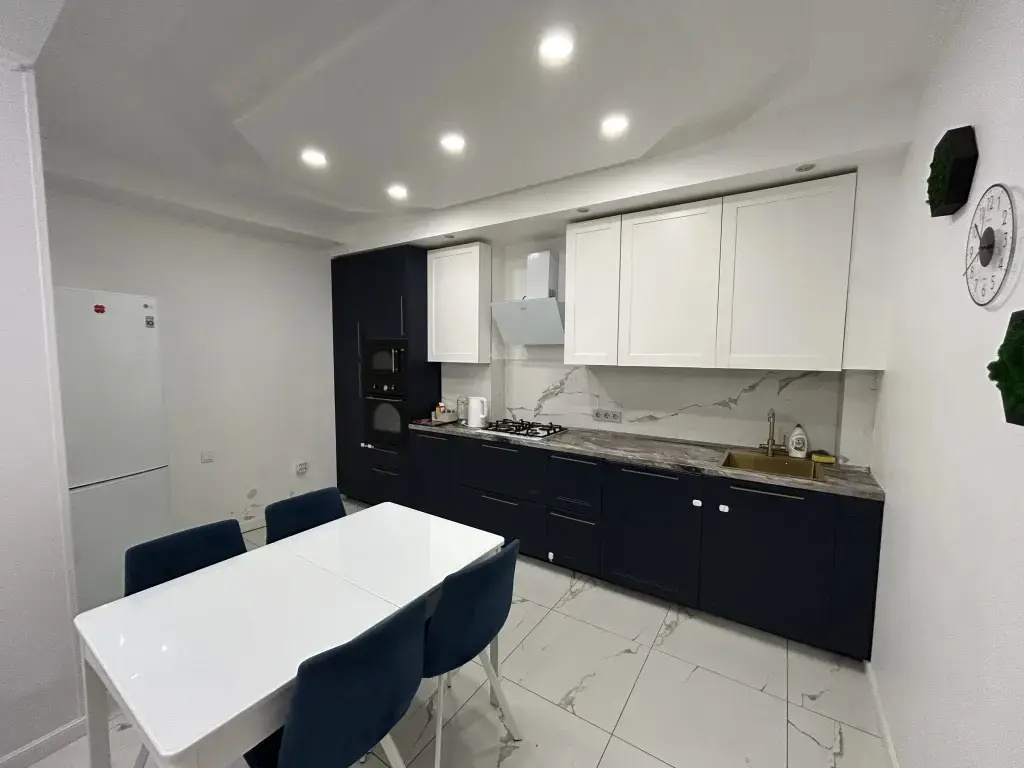 3 Bedrooms Apartment