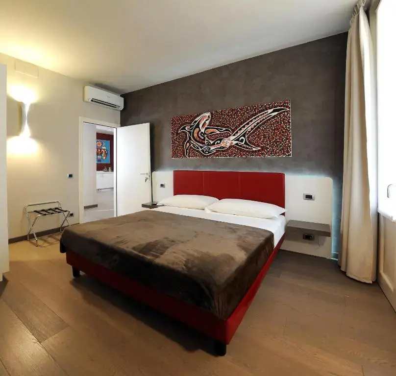 Standard Double room with courtyard view (full double bed)