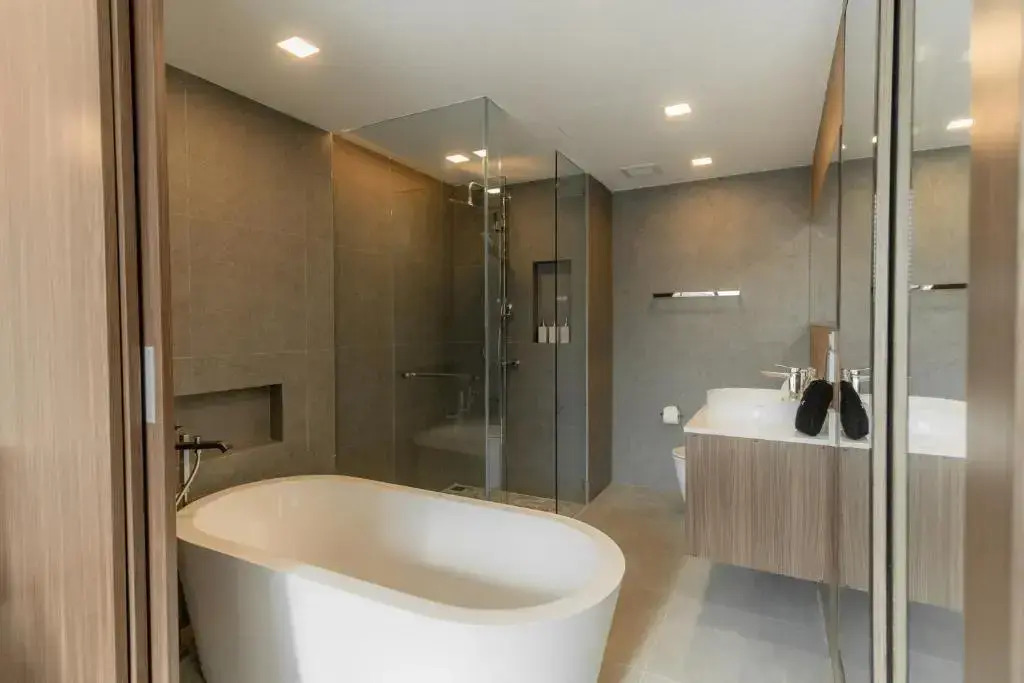 Люкс с 2 комнатами с видом на море в The Proud Karon Beach Phuket Trademark Collection By Wyndham