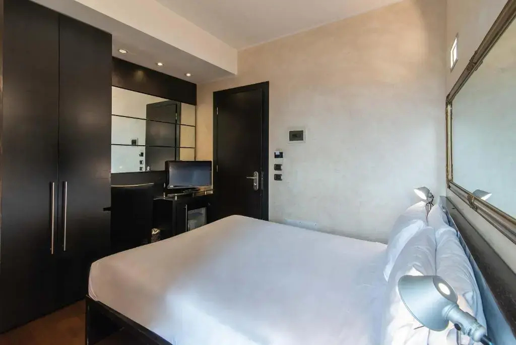 Hotel Accademia - Tap to explore photos
