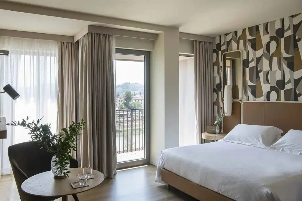 Superior Double room with Arno River View (full double bed)