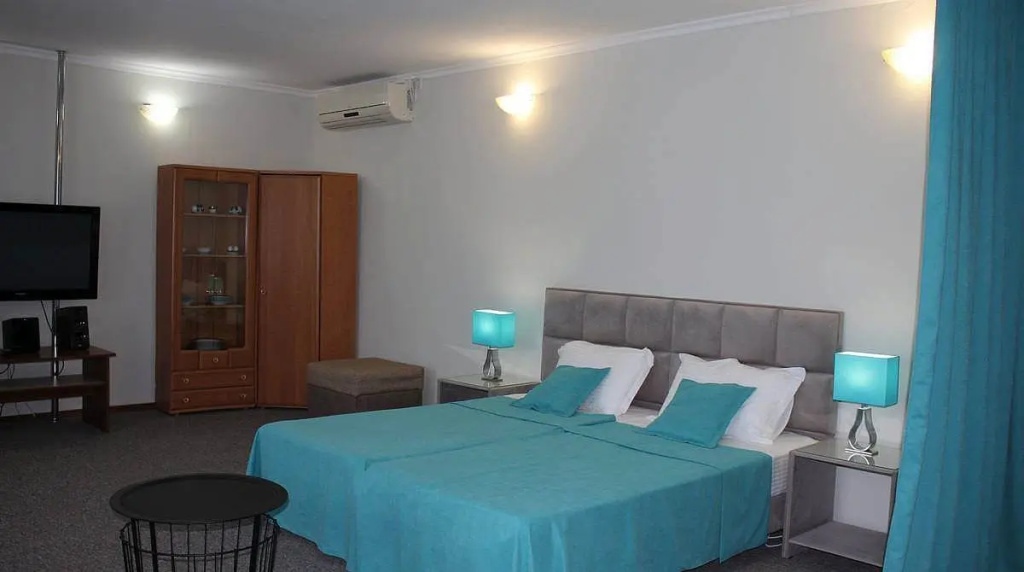 No. 10 Double Apartment (full double bed)