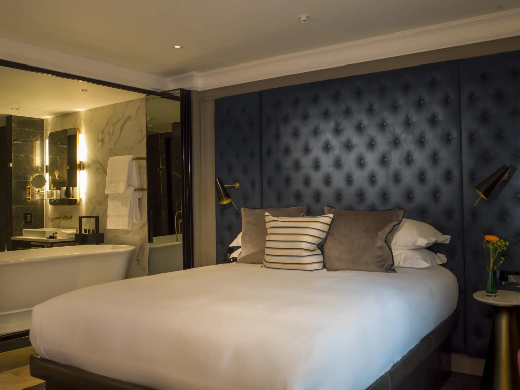 Guardsman Double room (full double bed)