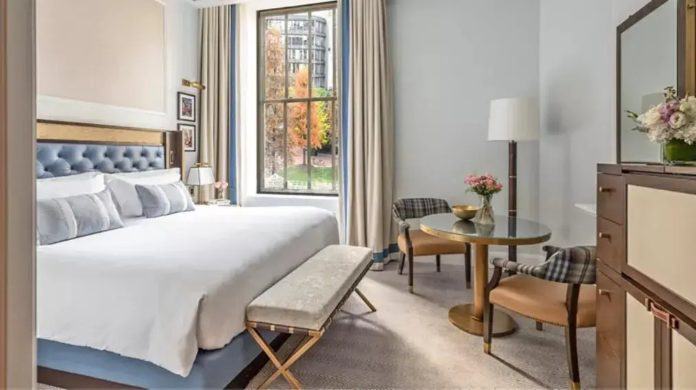 Double Club room with park view (full double bed)