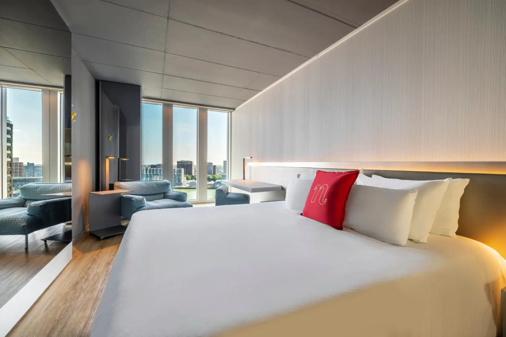 Premium room with sunrise view (full double bed)