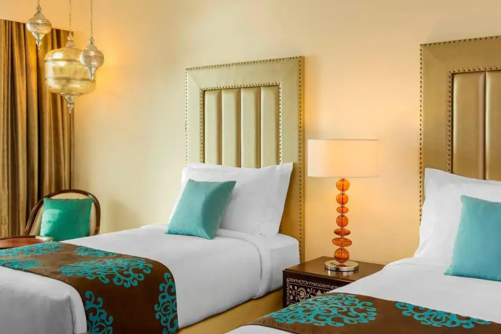 Deluxe Double room with balcony and with creek view (twin beds)