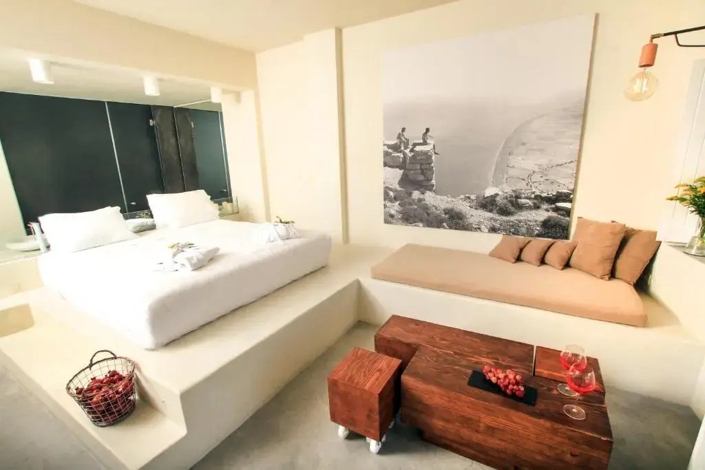 Superior Pool Double Suite (full double bed)