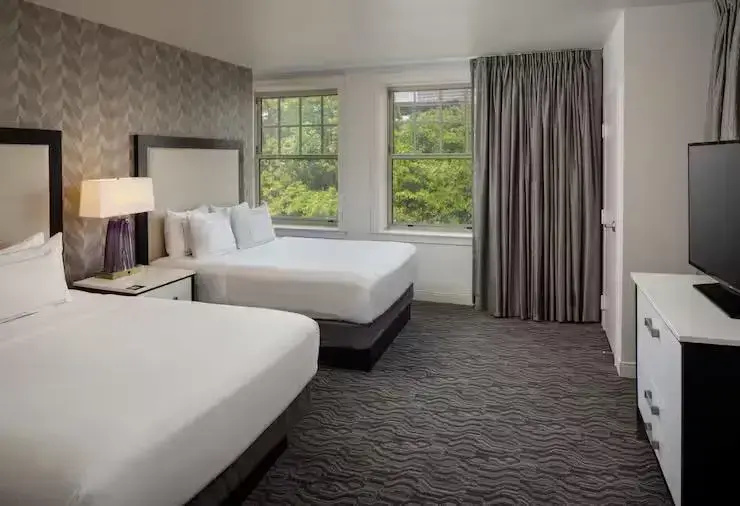 DoubleTree Suites by Hilton Hotel Detroit Downtown - Fort Shelby - Chambres