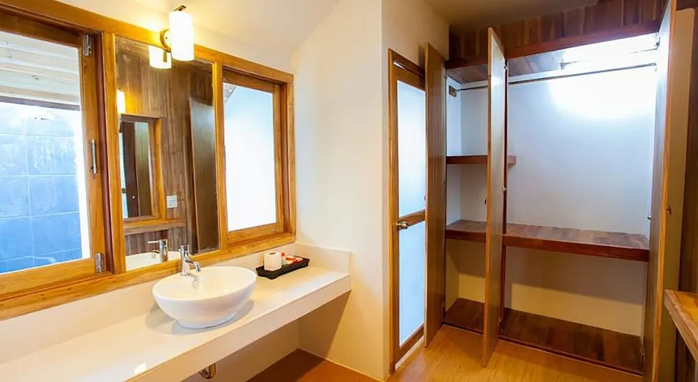 Бунгало Honeymoon Beachfront в Bundhaya Villas Koh Lipe