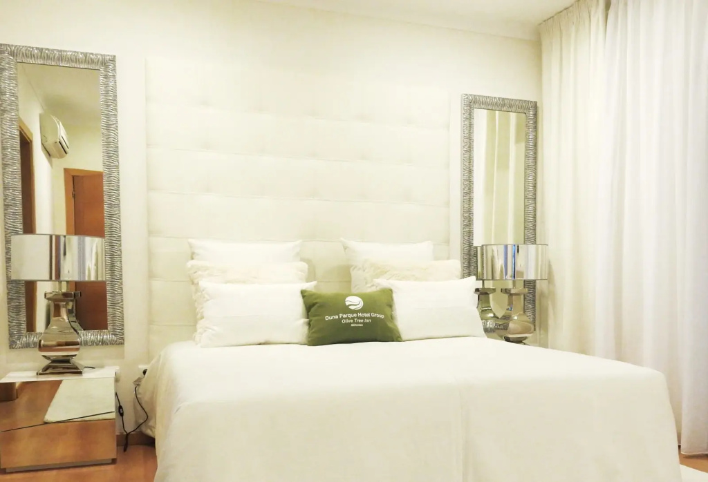 Double Suite full double bed