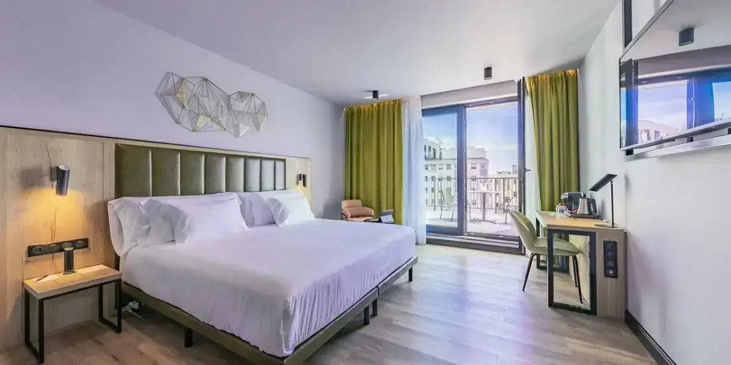 Deluxe Double room with balcony and with view (full double bed)