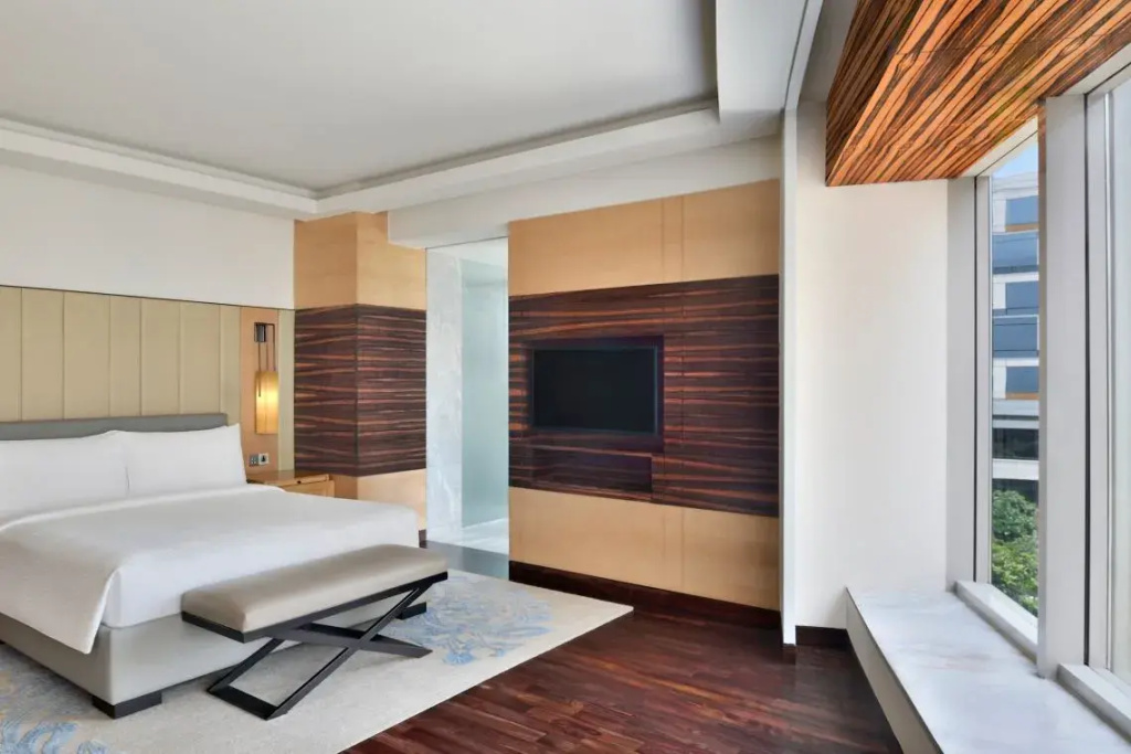 1 Bedroom Executive Club Lounge Access Double Suite (full double bed) (bed type is subject to availability)