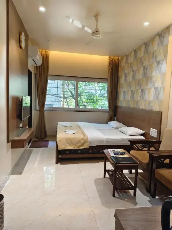 Compact Double room (full double bed)