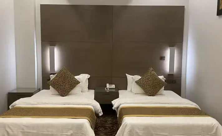 Deluxe Double Suite (twin beds)