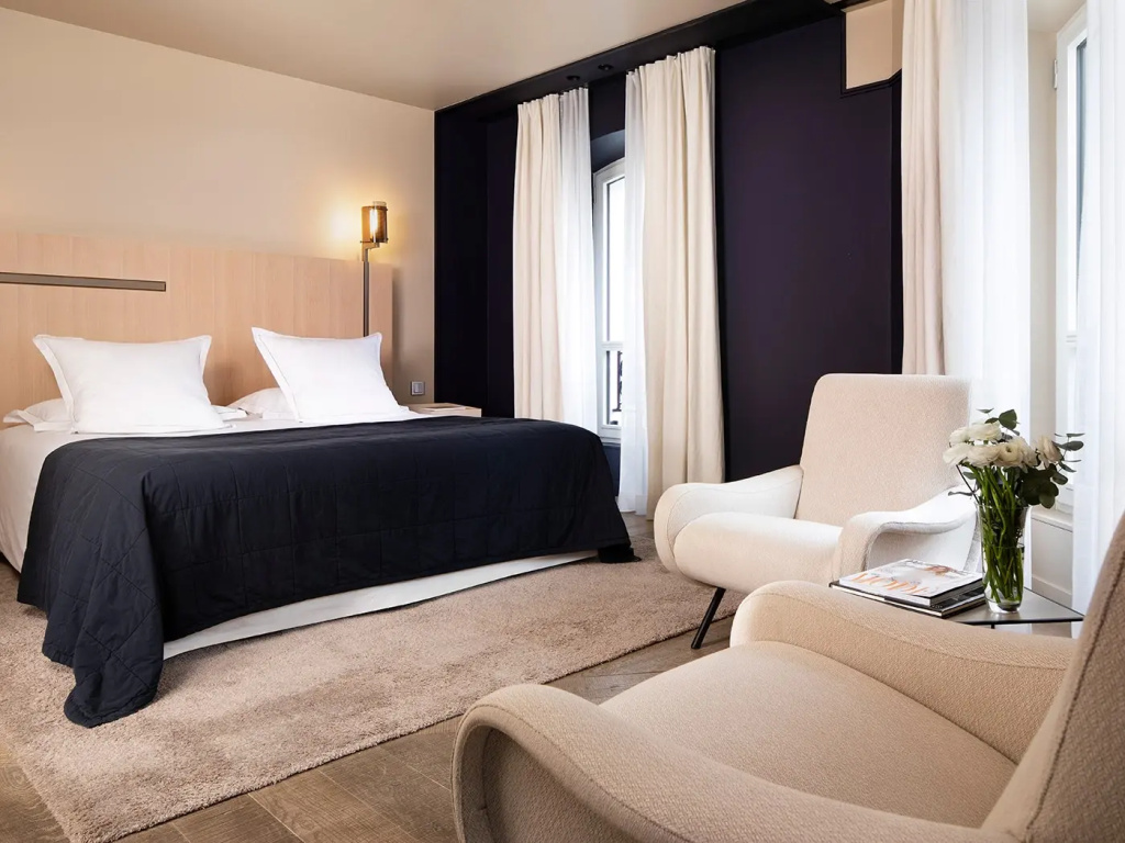 Deluxe Double room (full double bed)