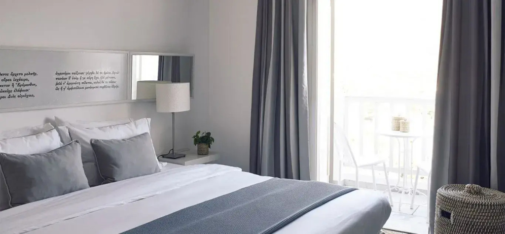 Cozy Double room with partial sea view (full double bed)