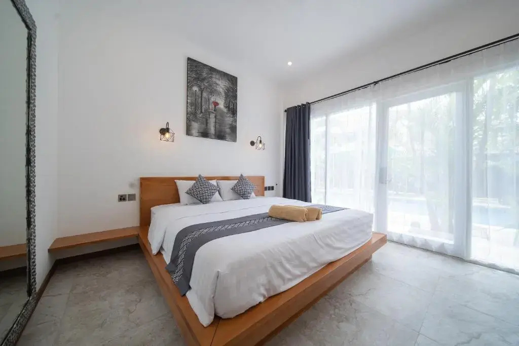 Deluxe Double room with pool view (full double bed)