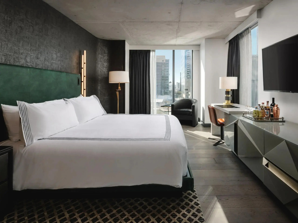 Corner View Double room (full double bed)
