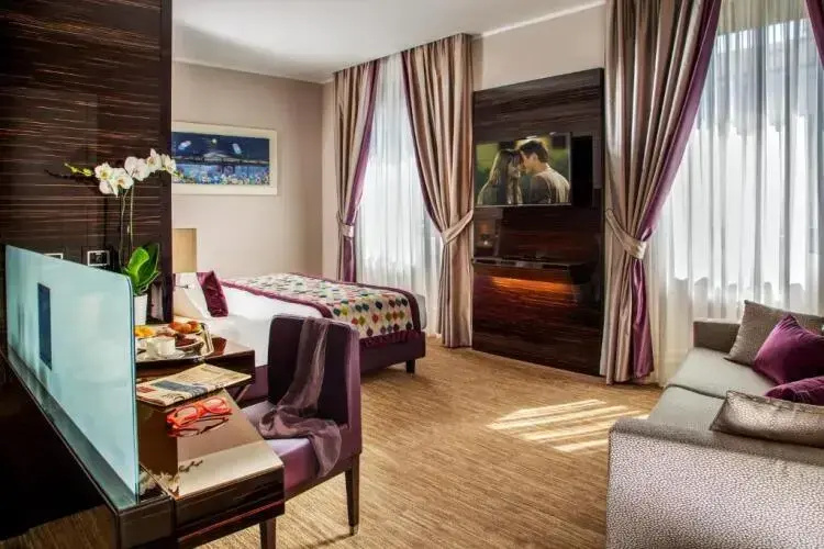 Viola Executive High Floor Double room (full double bed)
