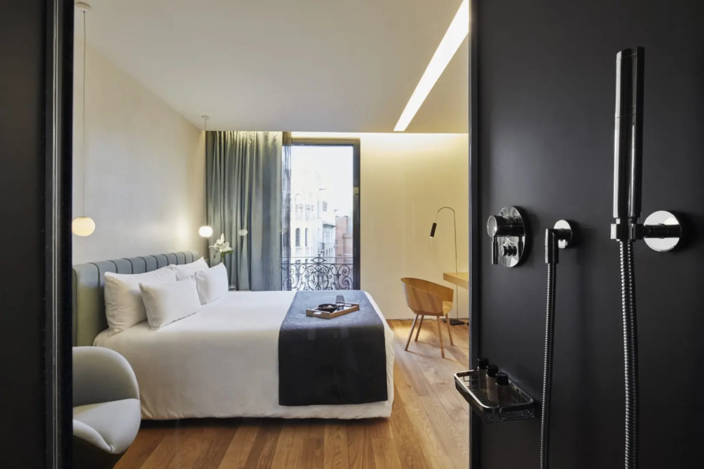 Design Double room (full double bed)