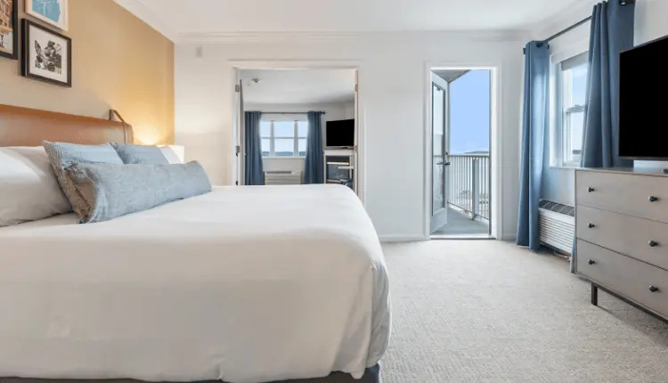 Jetted Tub Double Suite with bay view (full double bed)