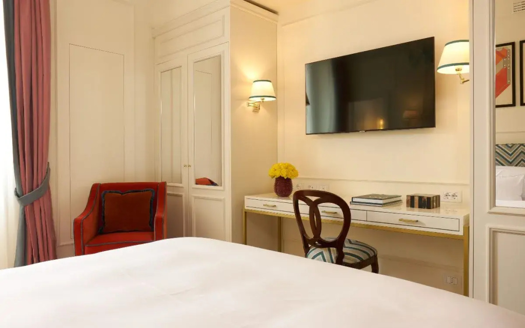 Deluxe Double room (full double bed)