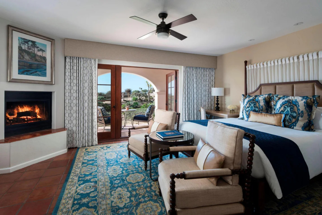 Room with balcony and with partial ocean view