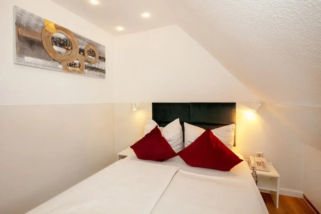 Standard with Bathtub with Air Conditioning Double room (full double bed)