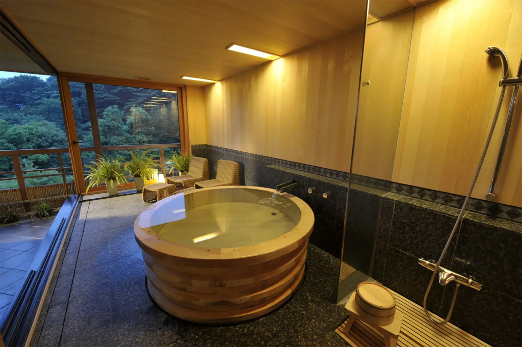 Panoramic Wooden Bath Yuri Kadan Suite