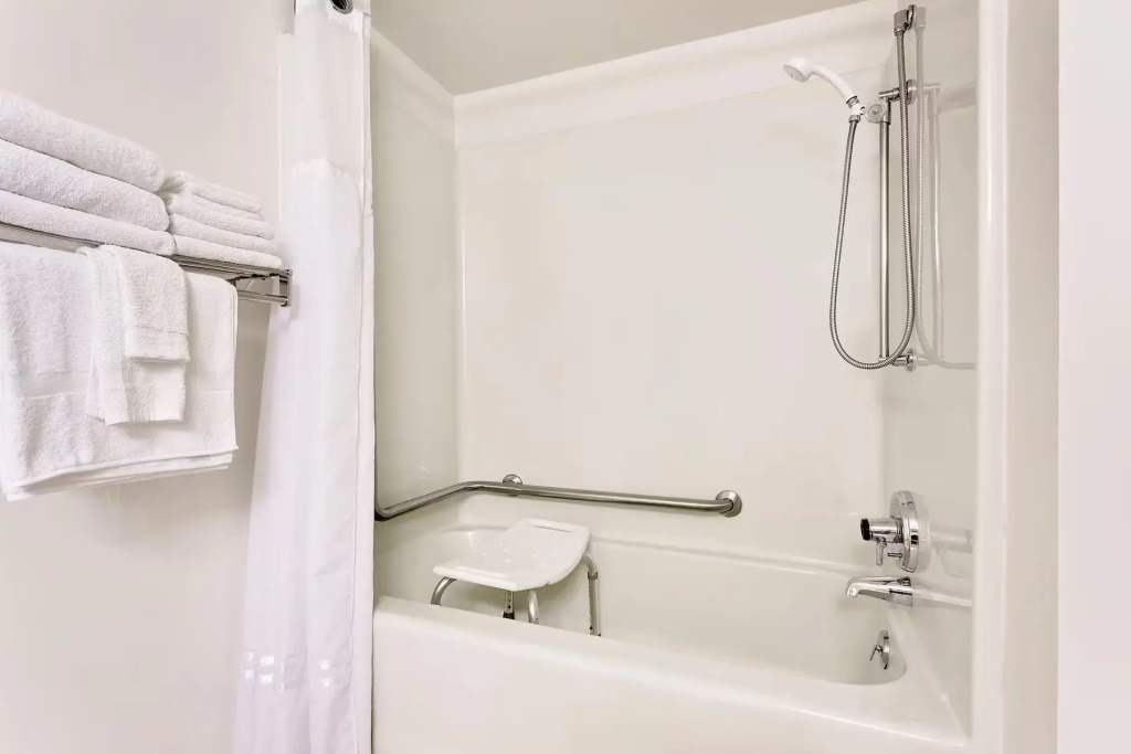 Ramada by Wyndham Marquette - Chambres