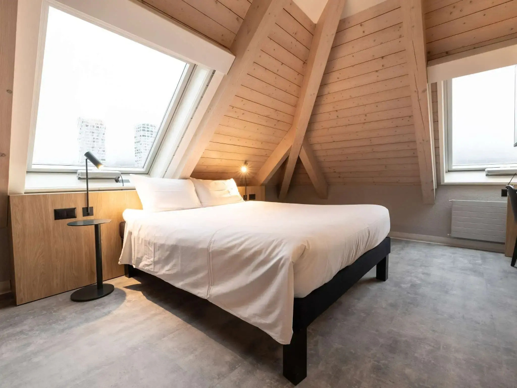 Executive Double room (full double bed)