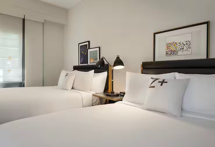 Corner room