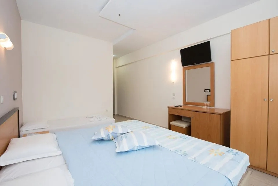 Economy Triple room with garden view