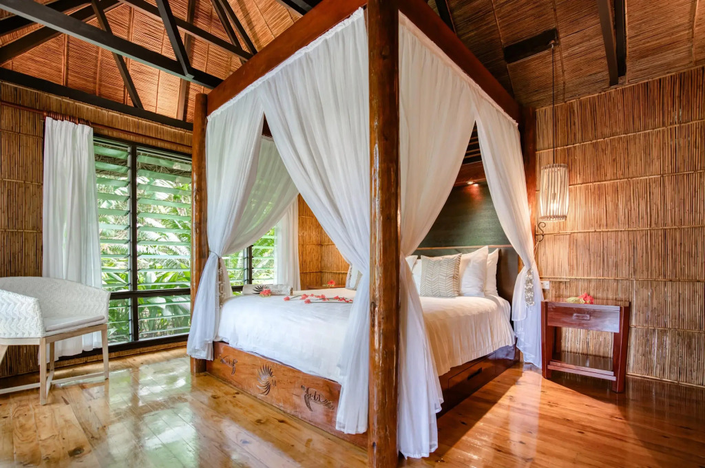 Double Treehouse full double bed