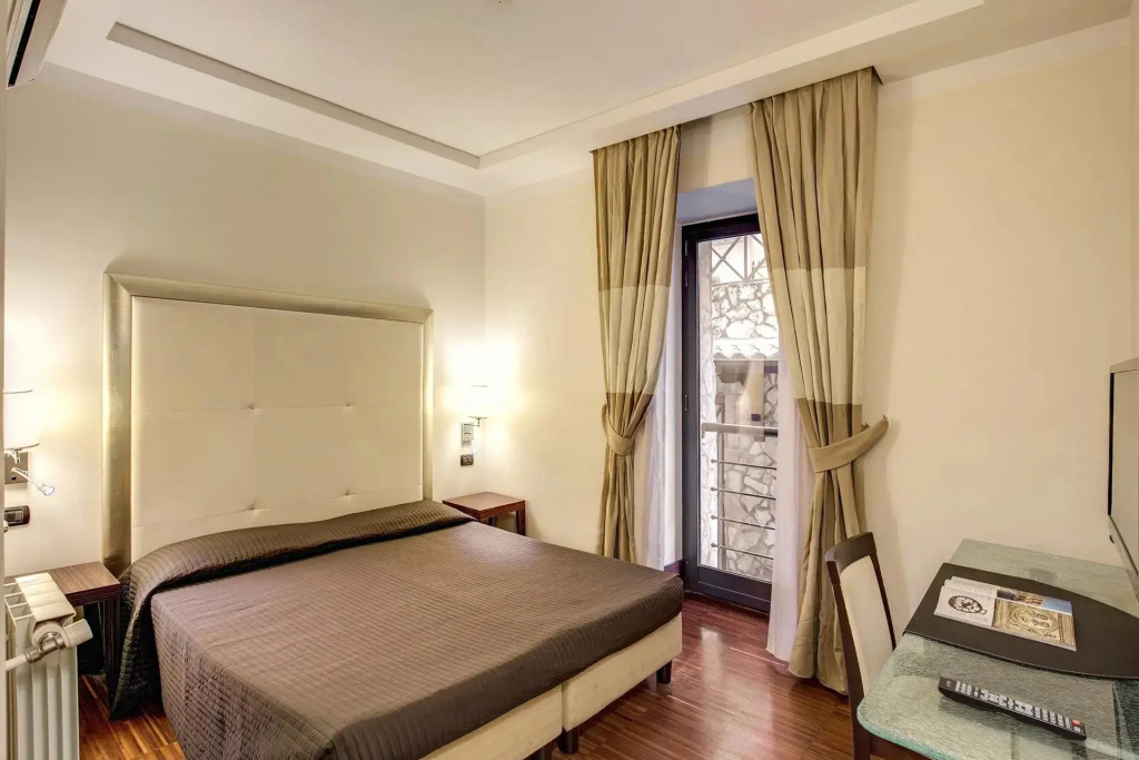 Double room (full double bed)