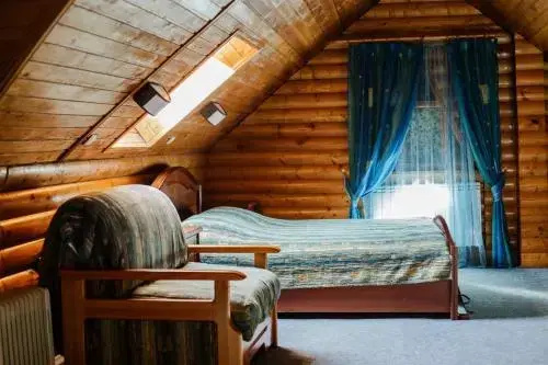 Double Mansard Suite (full double bed)