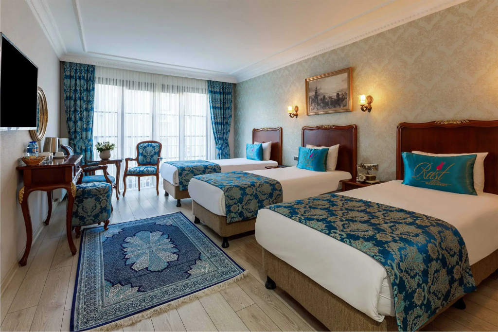 Deluxe Triple room with balcony