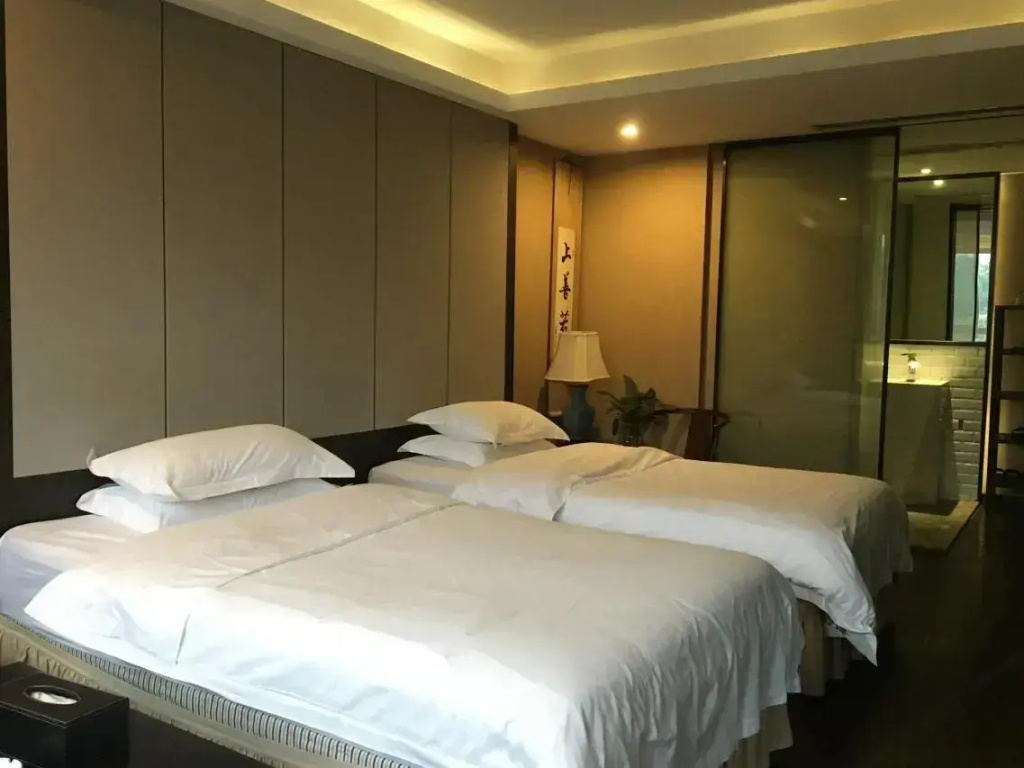 180-Degree Panoramic Triple room