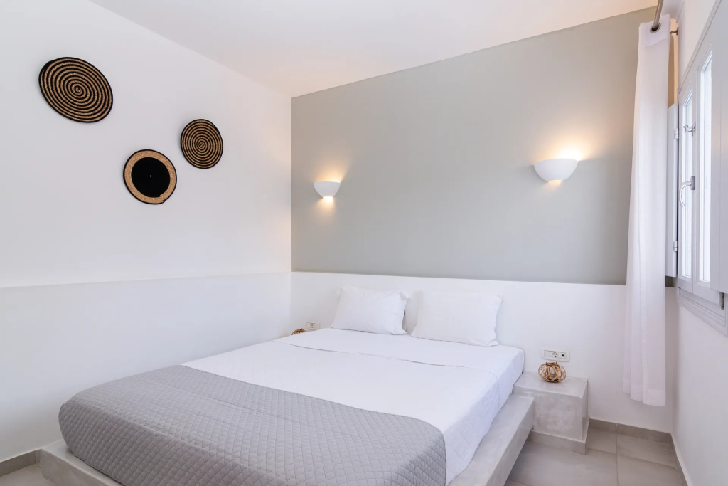 Elegant Double Suite with sea view (full double bed)