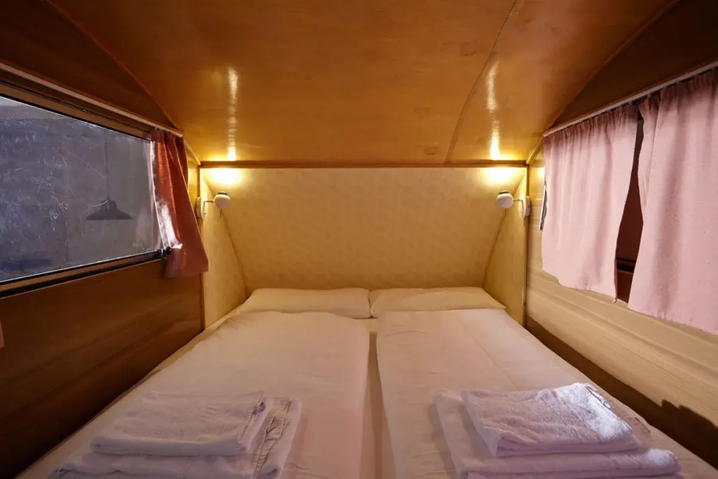 Dübener Ei (Hall No. 2) Double Caravan (full double bed)