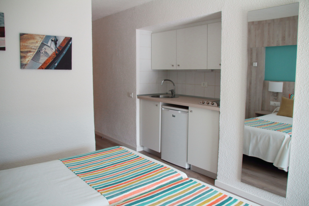 Economy Double Studio (twin beds)