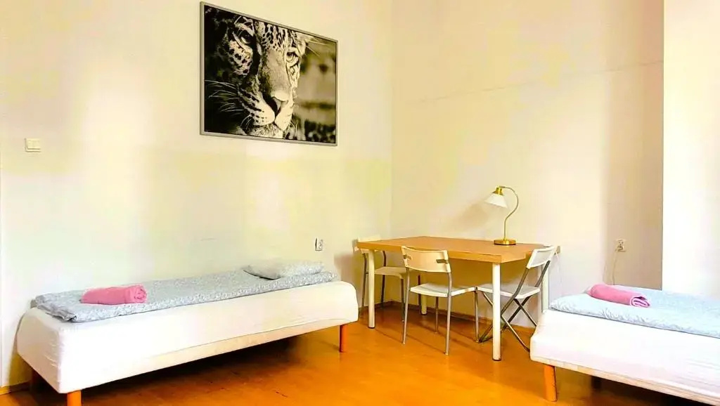 Small Double room (full double bed)