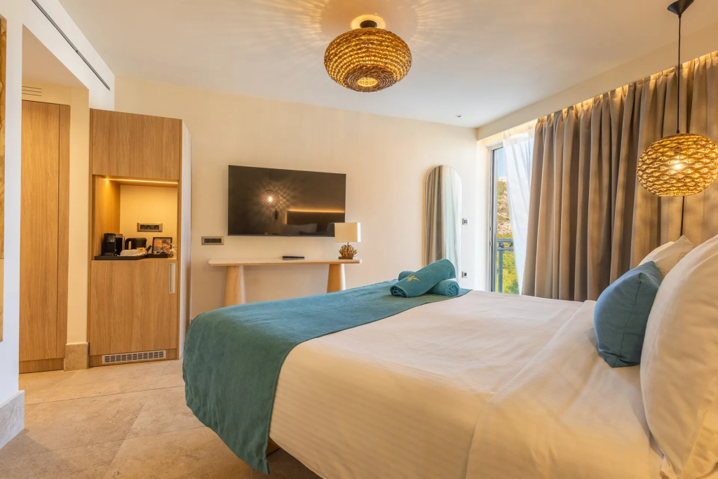 Executive Grand Suite with mountain view